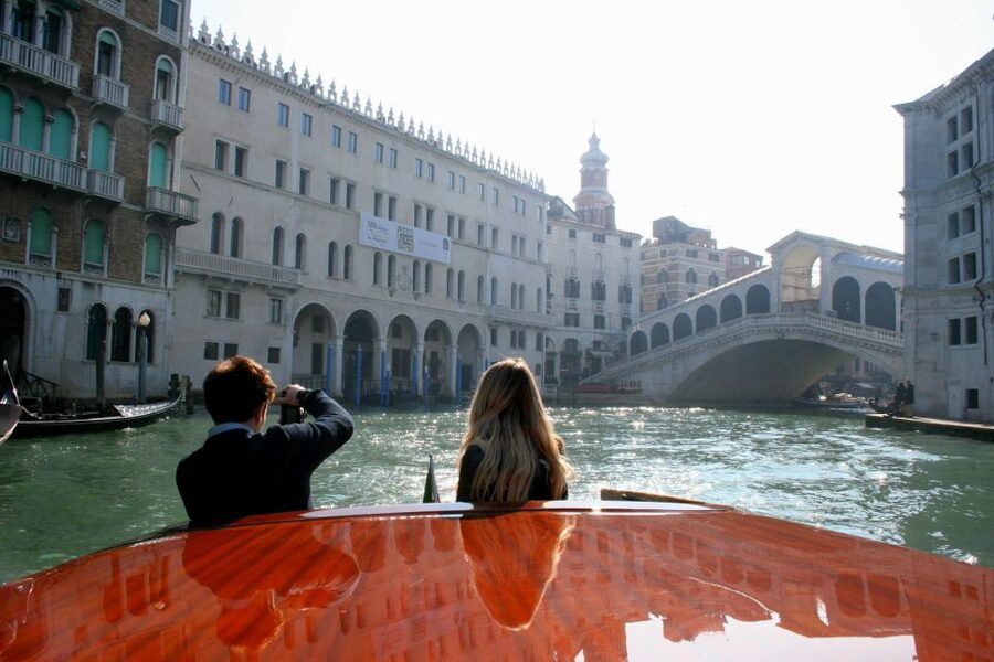 1-Hour Motor Boat Ride on Grand Canal - The first part: smaller canals and quieter Venice