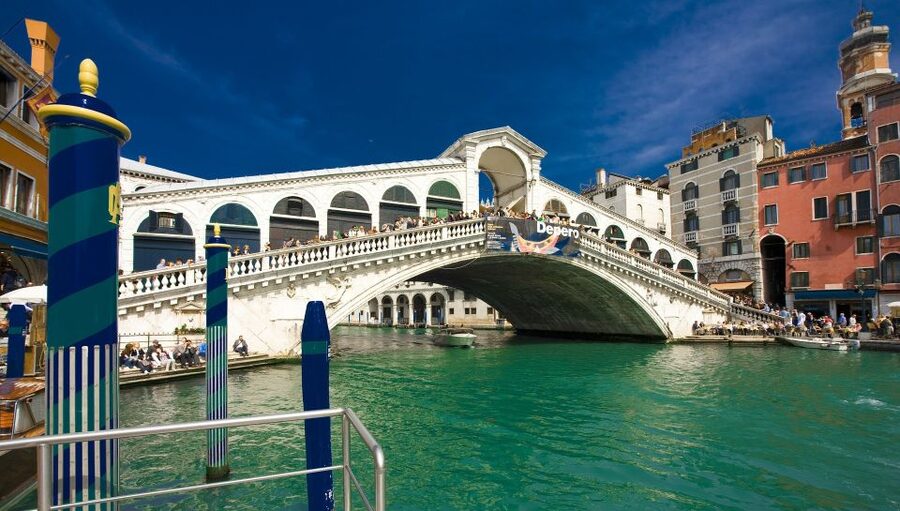 1-Hour Motor Boat Ride on Grand Canal - Moving onto the Grand Canal