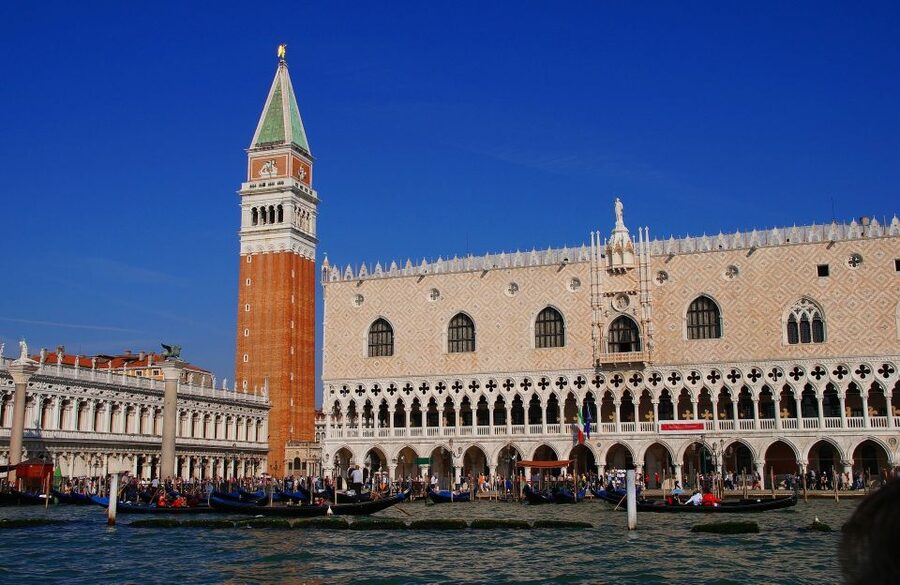 1-Hour Motor Boat Ride on Grand Canal - A practical way to fit it into your day