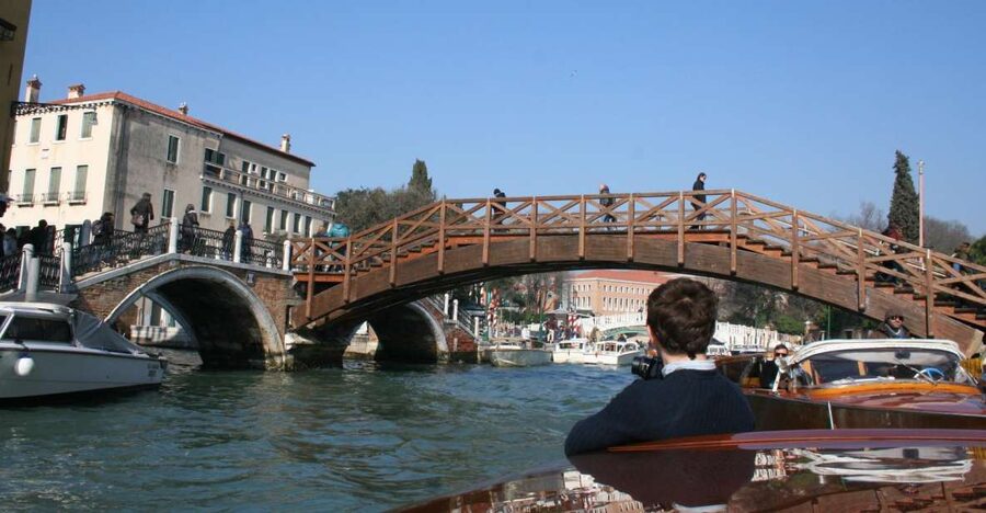 1-Hour Motor Boat Ride on Grand Canal - Meeting under the lion column in St. Mark’s Square