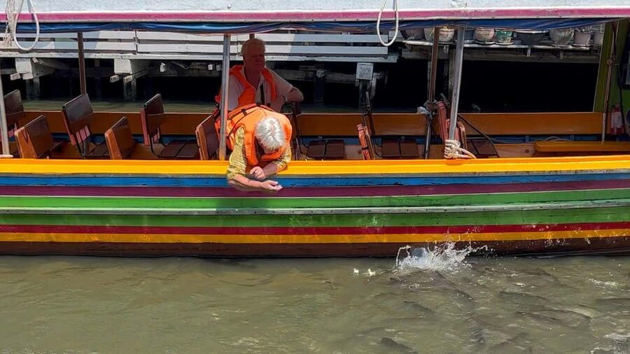 1 Hr Private Bangkok Canal Boat Tour: Traditional Flat Boat - The two giant Buddhas at Khlong Dan