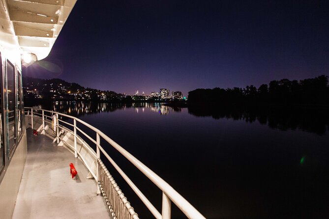 2.5-hour Dinner Cruise on Willamette River - Elk Rock Island and the southern turn