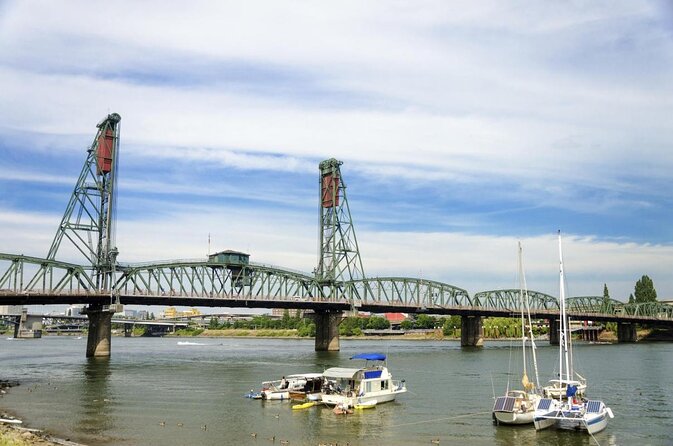 2.5-hour Dinner Cruise on Willamette River - Piano music, table service, and the first course