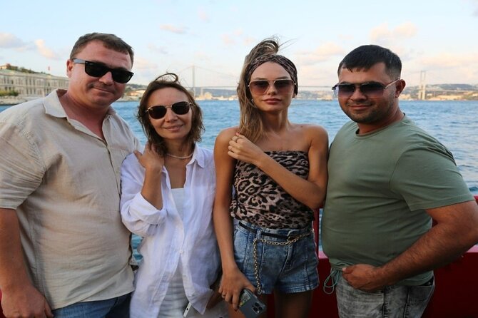 2 Hours Bosphorus Cruise Boat Tour in Istanbul - The Asian side: Beylerbeyi and the changing view