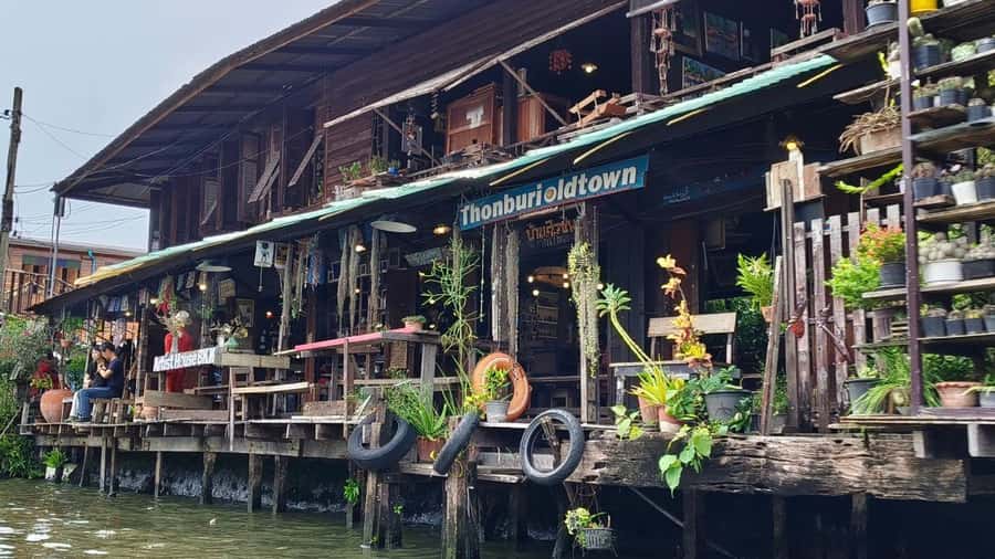 2 Hrs Private Bangkok Canal Boat Tour: Traditional Flat Boat - Choosing Wat Saphan Floating Market on a weekend
