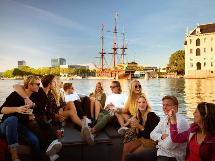 Amsterdam:1.5-Hour Canal Cruise local Guide, Drinks & Snacks - Boarding at the central Amsterdam meeting point