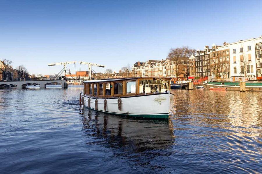 Amsterdam: 1.5-Hour High-End Morning Breakfast Canal Cruise - What the breakfast actually adds