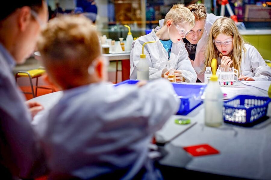 Amsterdam: 1-Hour Canal Cruise & NEMO Science Museum - What the $40 price really buys
