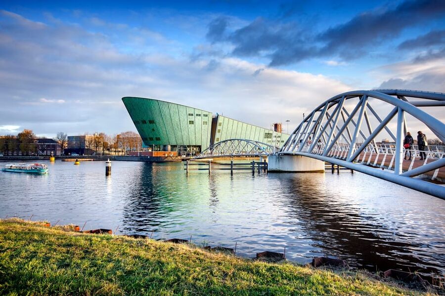 Amsterdam: 1-Hour Canal Cruise & NEMO Science Museum - Starting with Amsterdam’s canal belt