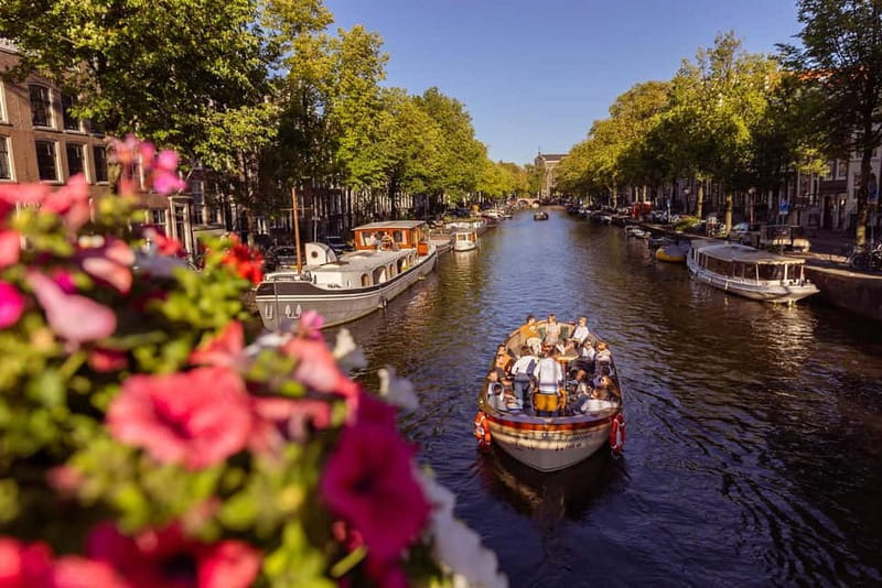Amsterdam: 2-Hour Luxury Canal Cruise with Snacks & Drinks - Why two hours works better than the usual canal ride