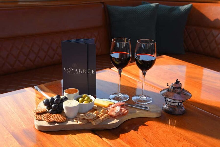 Amsterdam: 2-Hour Luxury Canal Cruise with Snacks & Drinks - Meeting at Keizersgracht and settling aboard