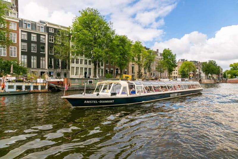 Amsterdam: 75 Minute City Canal Cruise with Audio Guide - Snackbox value and comfort on board