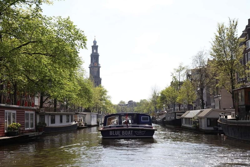 Amsterdam: 75 Minute City Canal Cruise with Audio Guide - Boarding and choosing the right departure