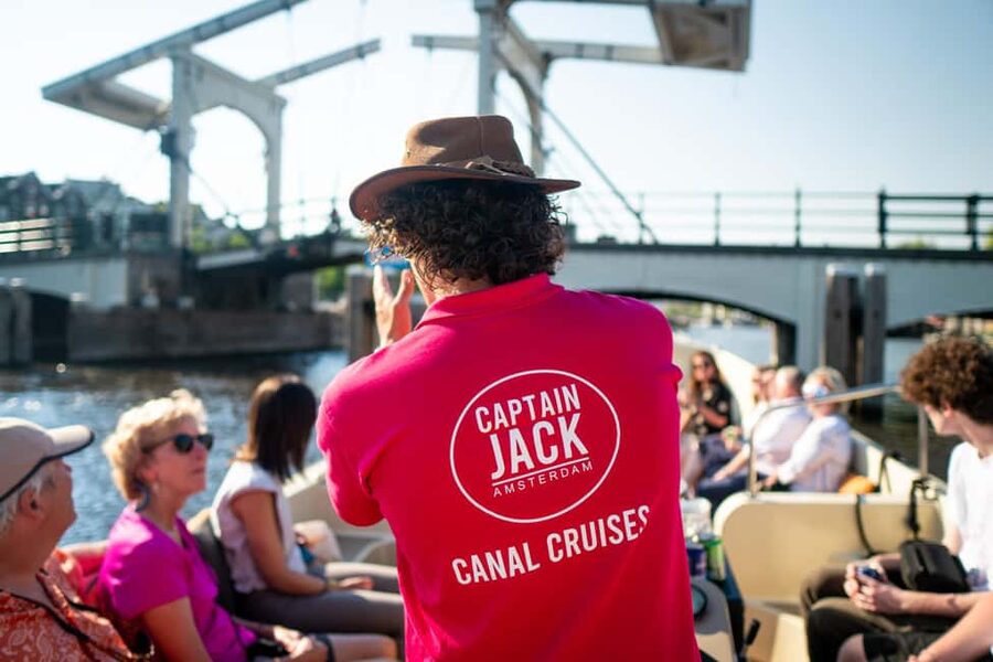 Amsterdam: 90 min Cosy Canal Cruise w. Bar & Snacks on board - A quieter boat with room for 24