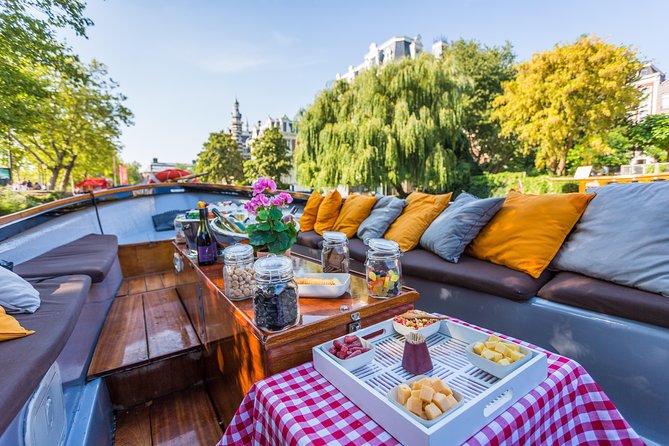 Amsterdam All-Inclusive 90-Minutes Heated Cruise by Captain Jack - Boarding near the Rijksmuseum or Central Station