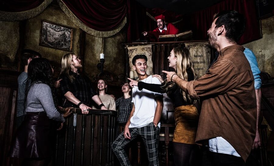 Amsterdam: Amsterdam Dungeon and Canal Cruise Entry Ticket - Expect comedy, shocks, and a slightly cheesy style
