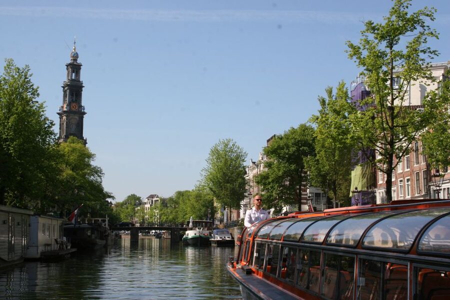 Amsterdam: Amsterdam Dungeon and Canal Cruise Entry Ticket - Book it for contrast, not for a serious history course