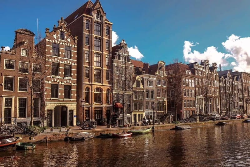 Amsterdam: Burger Cruise - Burgerbar & Canal Cruise - A canal dinner that keeps things easy