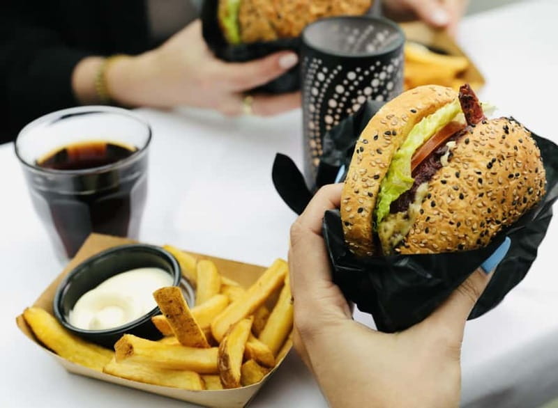 Amsterdam: Burger Cruise - Burgerbar & Canal Cruise - Starting near the Anne Frank Museum