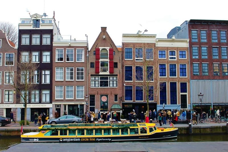 Amsterdam: Burger Cruise - Burgerbar & Canal Cruise - Live commentary, audio help, and the social mood