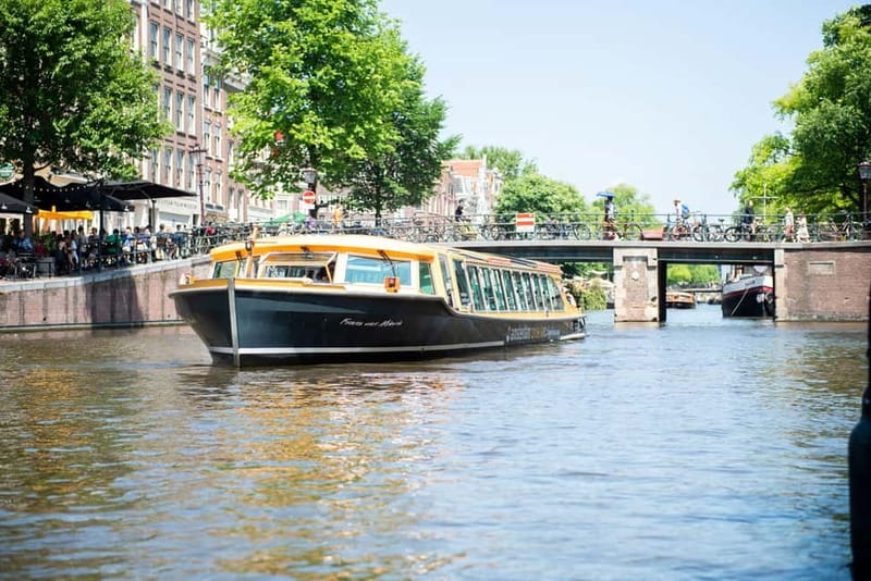 Amsterdam: Burger Cruise - Burgerbar & Canal Cruise - What you actually eat for $41