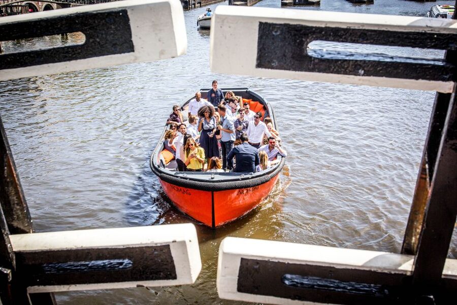 Amsterdam: Canal Belt Private Beer Boat Tour - Why the private format matters