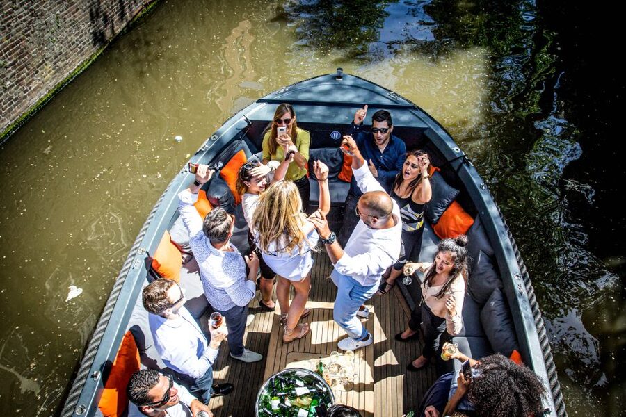 Amsterdam: Canal Belt Private Beer Boat Tour - Who will get the best value