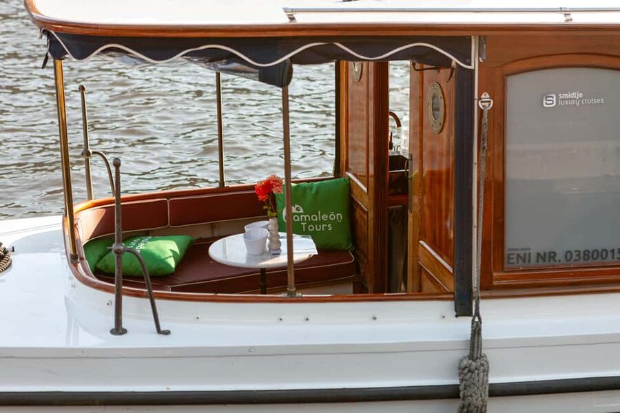 Amsterdam Canal Boat Ride with a Spanish-speaking Guide - Magere Brug and Muntplein