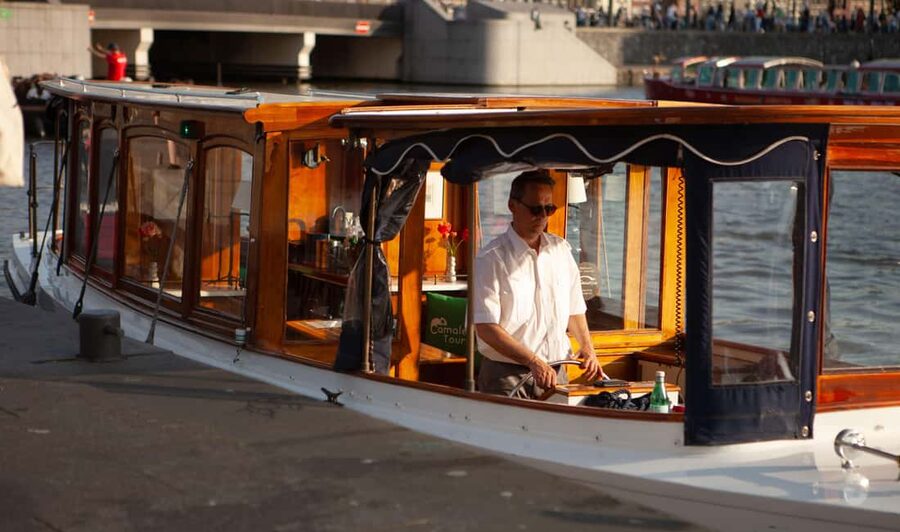 Amsterdam Canal Boat Ride with a Spanish-speaking Guide - Is $29 a fair price?