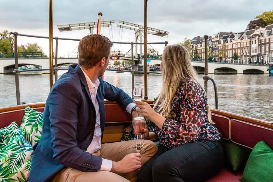 Amsterdam Canal Boat Ride with a Spanish-speaking Guide - Het Scheepvaartmuseum and Amsterdam’s seafaring story