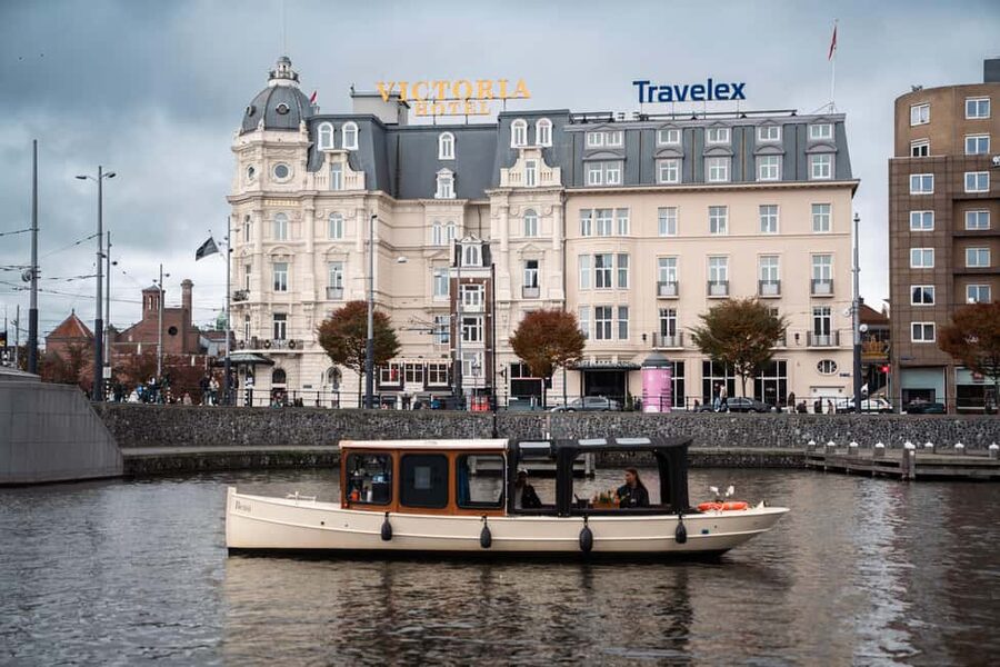 Amsterdam Canal Boat Tour with Live Guide - Key points to know before you book