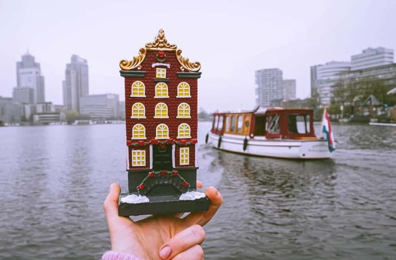 Amsterdam Canal Boat Tour with Live Guide - What the live guide adds