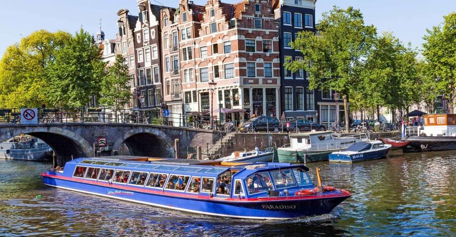 Amsterdam: Canal Cruise and Jewish Cultural Quarter Tickets - Entering the Jewish Cultural Quarter