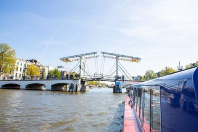Canal Cruise and Moco Museum Combined Ticket