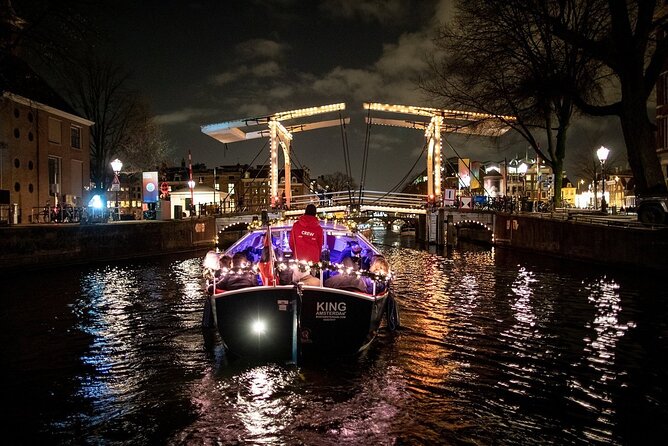 Amsterdam Canal Cruise With Live Guide and Unlimited Drinks - What you may see around the old center