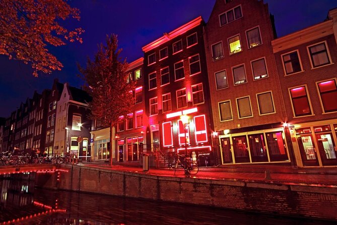 Amsterdam Canal Tour by Open Boat – 90 min Small Group Experience - Why the small open boat makes a difference