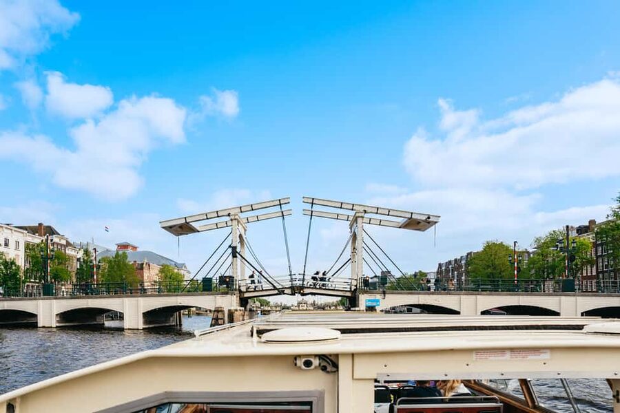Amsterdam: City Canal Cruise and Rijksmuseum - Audio commentary, captains, and what to expect onboard