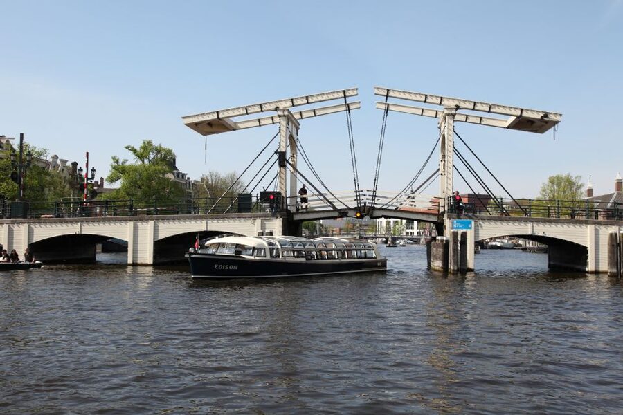 Amsterdam: City Canal Cruise & Straat Museum - Two very different views of Amsterdam