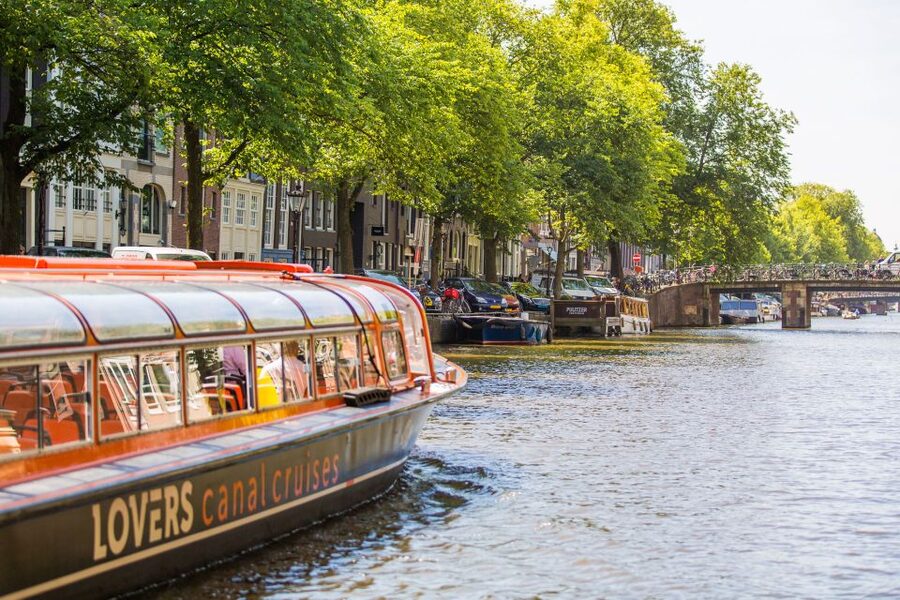Amsterdam: City Centre Canal Cruise including Audioguide - How much value do you get for $17?