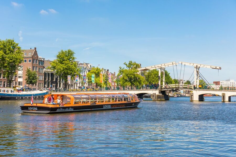 Amsterdam: City Centre Canal Cruise including Audioguide - Choosing the right departure point