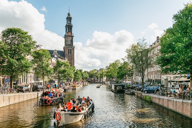 Amsterdam Classic Saloon Boat Canal Cruise with Live Guide - The tilted houses and Amsterdam’s soft ground