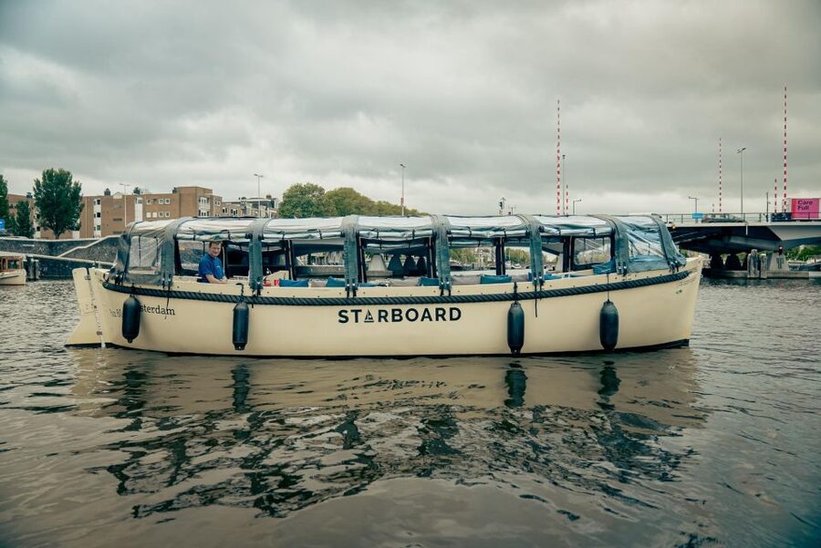 Amsterdam: Covered Canal Booze Cruise with Unlimited Drinks - How the one-hour timing affects the experience