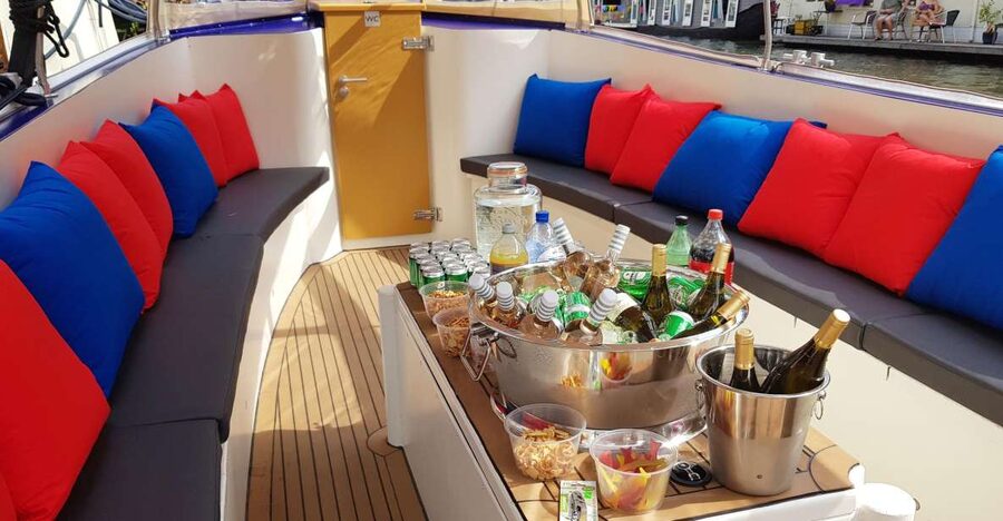 Amsterdam: Covered Canal Booze Cruise with Unlimited Drinks - Starting near the Red Light District and Amsterdam Central