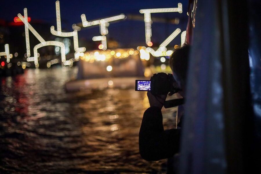 Amsterdam: Covered Canal Booze Cruise with Unlimited Drinks - What the covered boat is like in changing weather