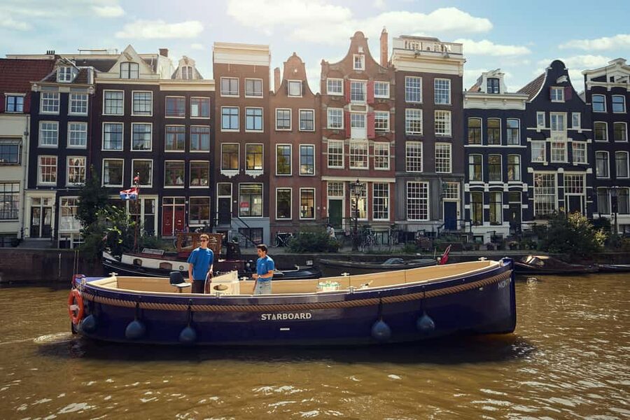 Amsterdam: Cozy Evening Canal Cruise With Open Bar Option - The Amstel and Magere Brug