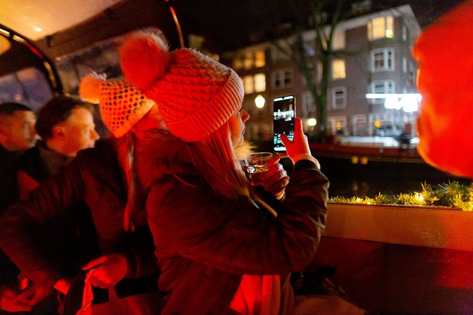 Amsterdam Evening Canal Cruise with Live Guide and Onboard Bar - The onboard bar and the social side of the ride