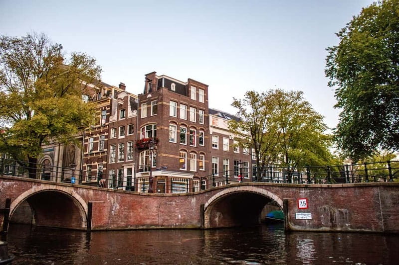 Amsterdam: Evening Pizza Cruise Along the Canals - Practical booking advice