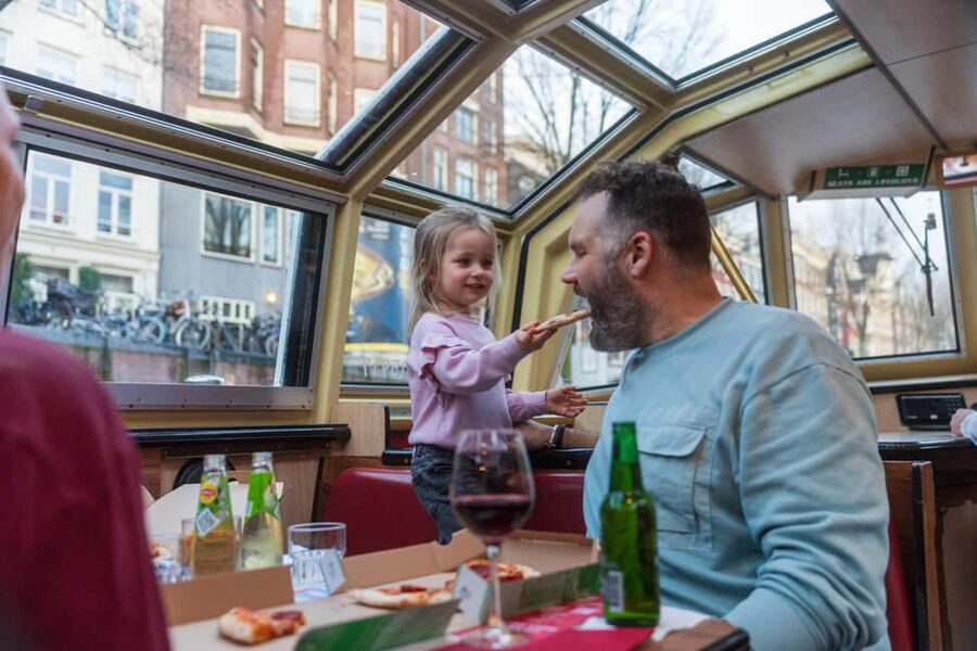 Amsterdam: Evening Pizza Cruise Along the Canals - How much commentary should you expect?