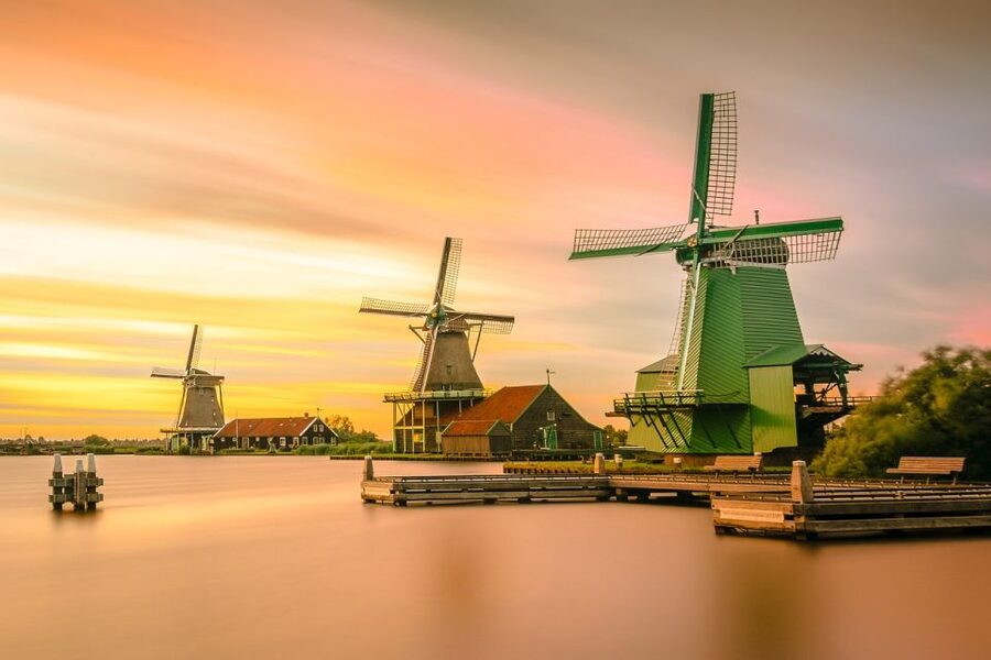 Amsterdam: Giethoorn Tour with Canal Cruise and Windmills - Who should book this tour
