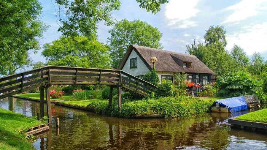 Amsterdam: Giethoorn Tour with Canal Cruise and Windmills - Leaving Amsterdam in a private vehicle